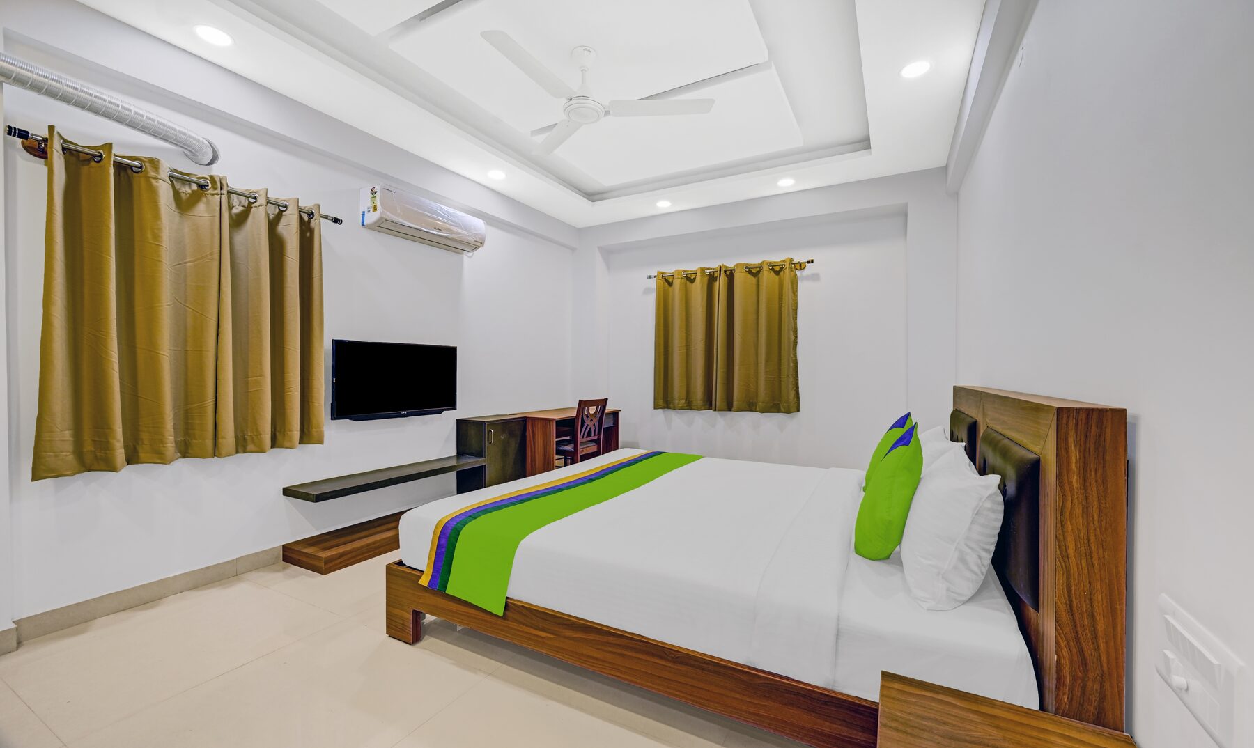 Suite bedroom